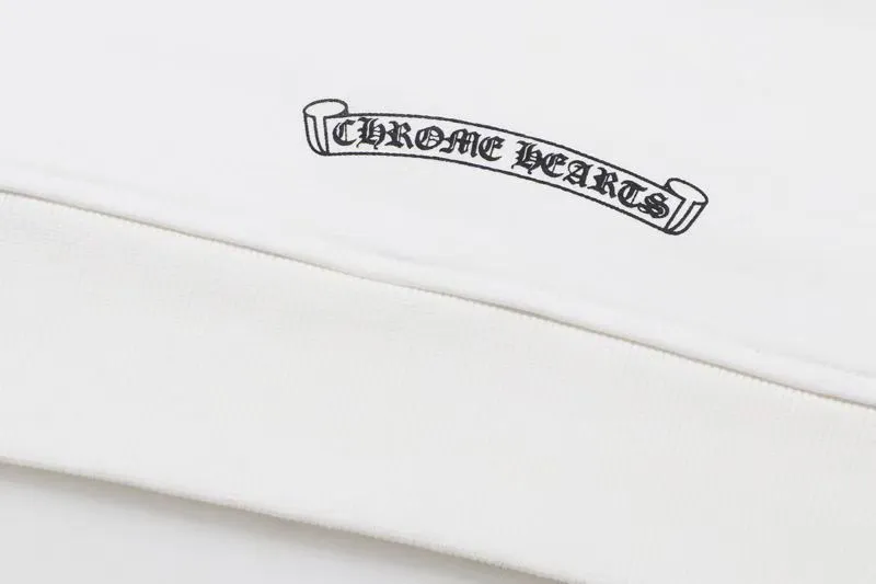 M04—P210 -Chrome Hearts/Chrome Hearts printed sweatshirt cardigan jacket -420 grams of high-density, high-quality wool, soft, delicate and skin-friendly, soft and silky to the touch, warm and skin-friendly -The hardware and zipper accessories are all customized and full of details -Colour: white -Size: S M L XL